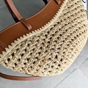 Stylish Tote Bag with Magnetic Clasp, Great for Work & Travel Needs